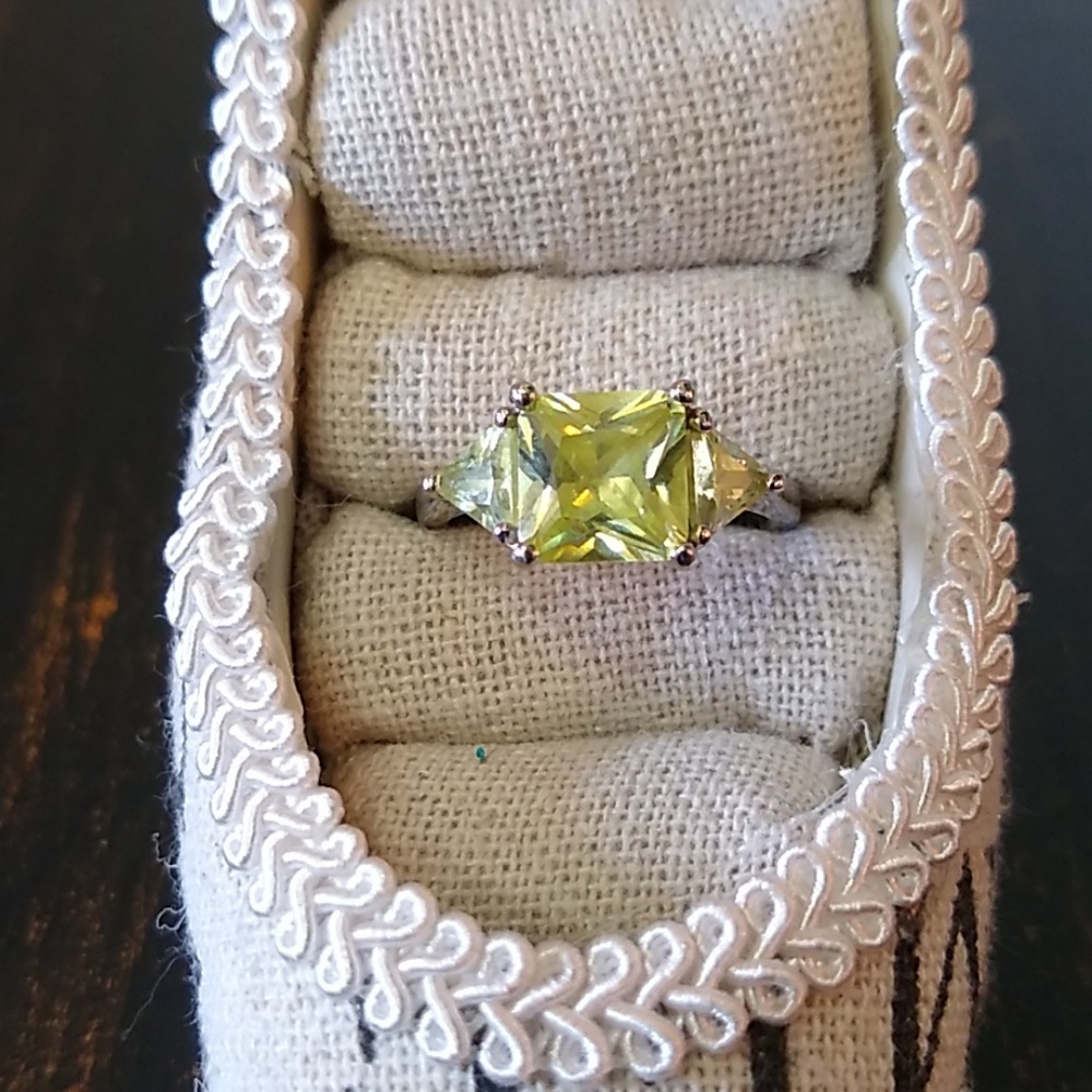 Rhinestone Ring - Picture 3 of 7